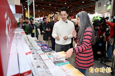 蔣萬安逛台北國際書展 從AI科技到親子共讀購書20本