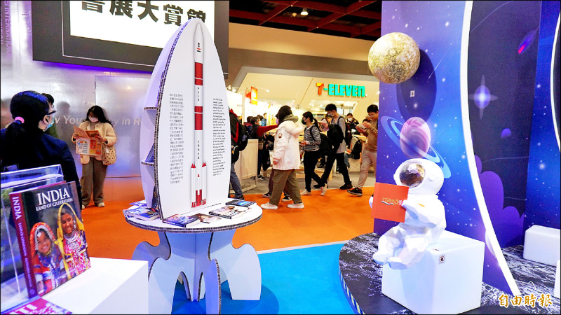 【藝術文化】台北國際書展攤位競豔 藝廊式購書、火箭、AI model皆出籠