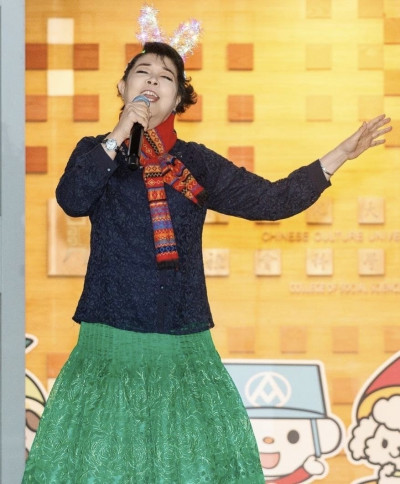 以音樂傳遞和平力量 歌手簡文秀國際和平論壇獻唱