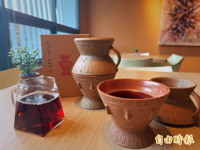 史前人面陶罐竟成精湛茶具！十三行博物館即日起限量販售