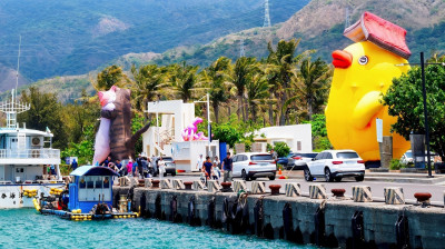 衝屏東海口港看海美術館 歷年展出9怪獸齊「回娘家」代班