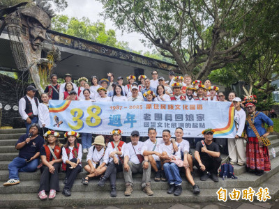 阿美族竹炮迎賓 娜麓灣樂舞團邀第一代老團員「 回娘家」