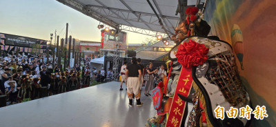 台灣島嶼之聲在世博演出遭打壓  團隊最終決定由神將護國旗