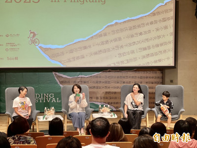 南國漫讀節開幕 周春米與譚艾珍一家三代暢談屏東旅遊故事（影音）