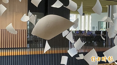 南市圖永康新總館〈陣風〉藏字  開館逾4年首度清潔（影音）