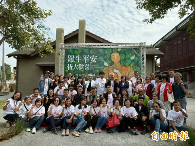 與畫作貓療癒互動 台南水交社《眾生平安 皆大歡喜》開幕