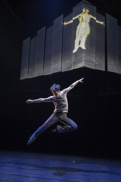 從許仙跳到五十肩！舞蹈家吳義芳揭露「挺身」密碼 公視《藝術很有事》直擊舞蹈家與骨刺共舞的日常