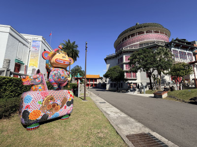 南海學園戶外雕塑展走春不設限  洪易展〈馬上封侯〉喜氣洋洋