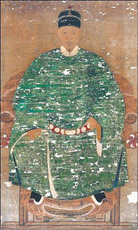 〈鄭成功畫像〉在經過清洗、顏料加固等處理後，還原畫作受損的本貌；（圖1）則為修復後模樣。（故宮／提供）