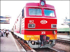 搭上紅色列車，準備一路向東奔馳9,288公里。