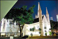 夜晚的聖安德烈教堂別具風情。