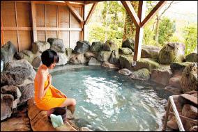 香嶽樓引進的硫酸硫磺泉具有美膚療效。