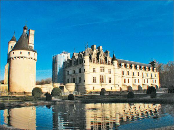 有城堡之后美譽的雪濃梭堡瀰漫柔性之美。