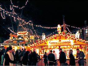 在聖誕節之前造訪歐洲，很多城鎮都有聖誕市集。