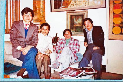陳慧樺（左起）、羅門、林綠、黃德偉重聚於燈屋，約1982年。（羅門／提供）