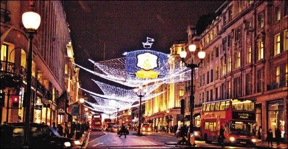 觀光客絕不能錯過攝政街一年一度的耶誕燈節。