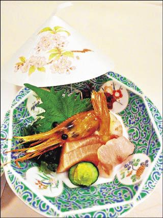 北海道的食材新鮮，適合做成生魚片。