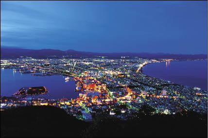 函館夜景榮獲米其林最高榮譽的3星評價。（圖片提供／函館山纜車株式會社）