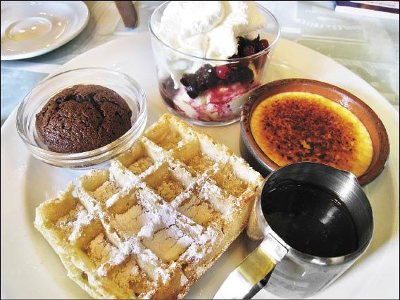 LEON餐廳不能錯過的甜點拼盤。