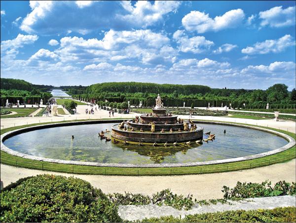 凡爾賽宮腹地廣大的後花園，想參觀得有好腳力才行。