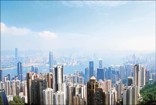 香港摩天高樓林立的大都會景觀是眾人熟悉的香江印象。