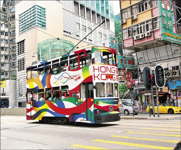 旅遊香港，別忘乘坐可愛又帶有復古味的叮噹車！