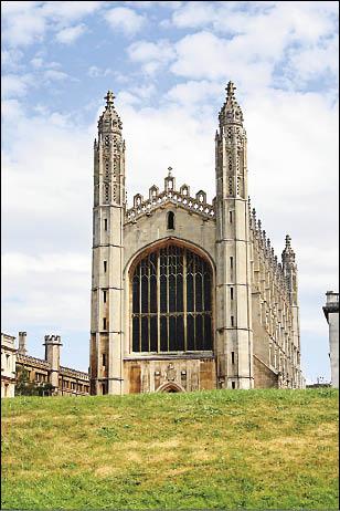 三一學院的建築十分雄偉。