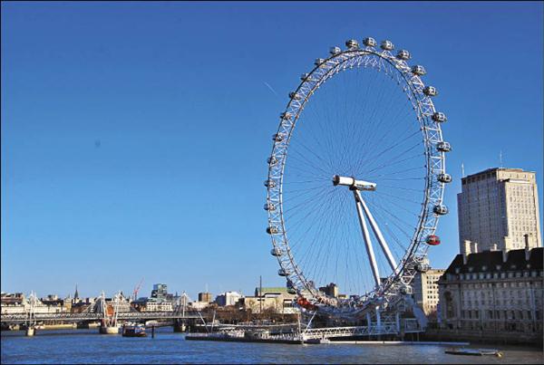 搭乘倫敦眼，可居高瀏覽倫敦景色。