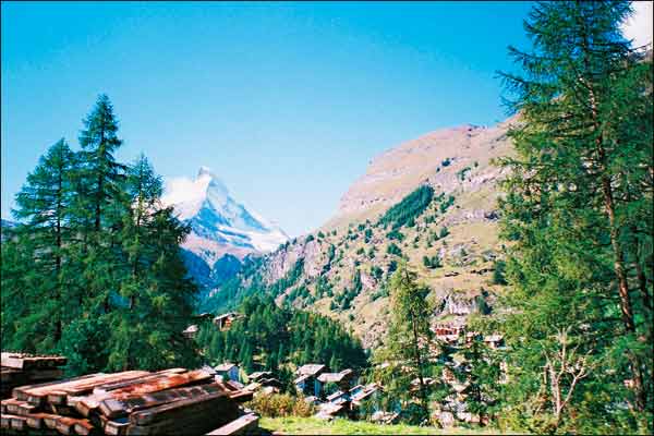 策馬特有如遺世獨立的山城。