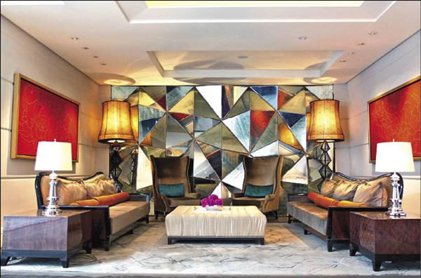 摩登時尚的浮爾頓海灣酒店大堂一角。