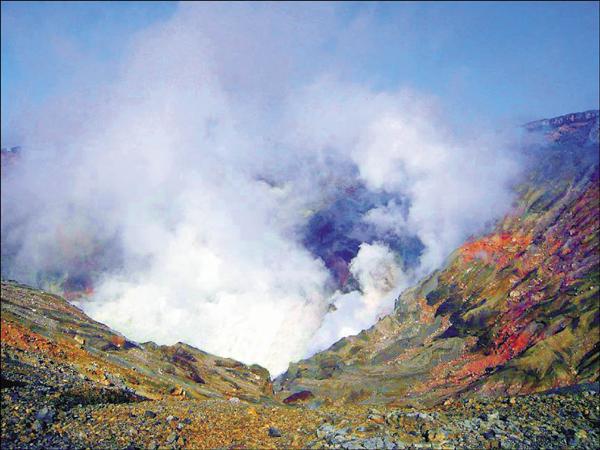 《二百十日》的文學地景九州阿蘇活火山。