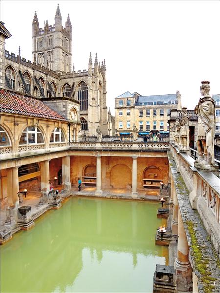 歐洲美景隨手可得，圖為巴斯古羅馬浴場。