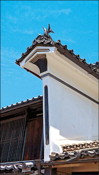 象徵財富且具裝飾效果的袖卯建。