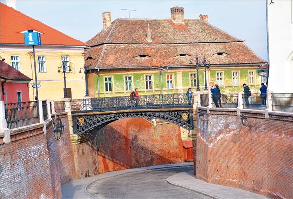 錫比烏小鎮的說謊橋，據說若說謊走過橋時，橋會震動。