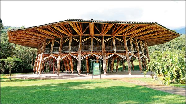 整座零碳竹棚相當壯觀。