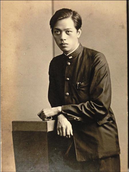 史明留日，拍攝於早稻田大學，時年約廿歲，照片約攝於1937至1939年。（史明基金會╱提供）