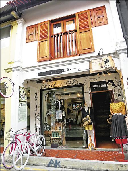 愛拍照的人必訪哈芝街，不但店裡賣的東西有趣，店外的招牌、彩繪、佈置更是別具特色。