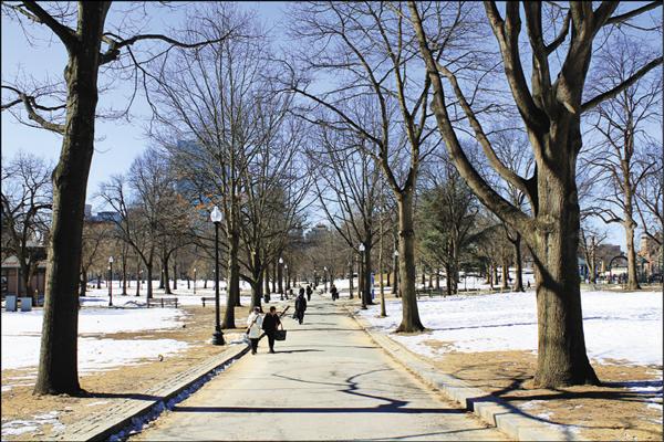 建於1634年的波士頓公園，是市區裡最大的綠地。