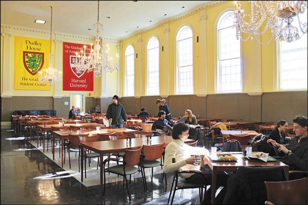 Dudley House是哈佛大學研究生活動中心的中庭餐廳。