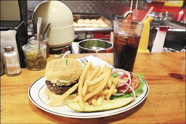 Bartley’s Burger的菜單十分幽默，對每個漢堡都做雙關評語。我點的「歐巴馬漢堡」是「無趣嘮叨」，但還好口味並不那麼無趣。