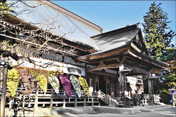 中尊寺本殿洋溢濃濃的歷史氛圍。