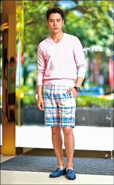 胡宇威在美國長大，常常和家人一起進行公路旅行，也讓他對車子有許多憧憬跟嚮往，不過要他選，他還是比較想把錢花在買錶上。（圖文：記者王文麟）