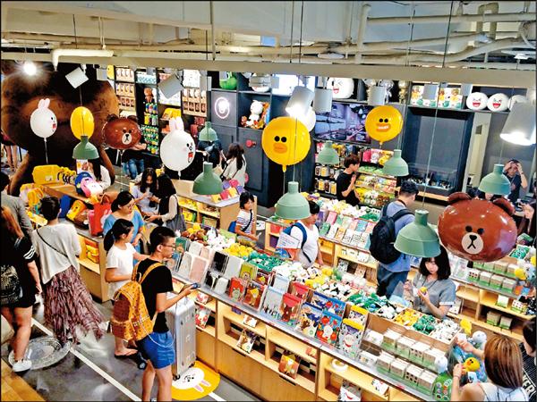 LINE FRIENDS旗艦店包括地上3樓、地下1樓，每層都裝飾得多采多姿。