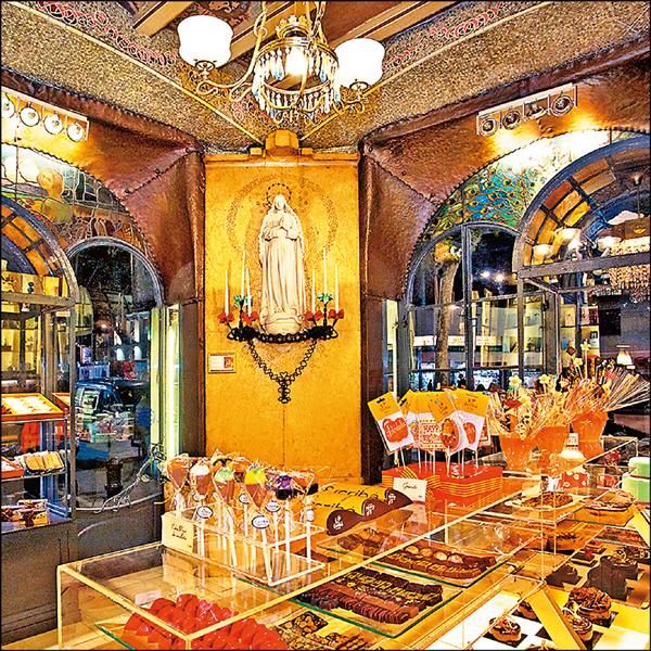 蘭布拉街上的Escribà店面古色古香。