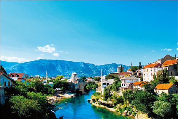 世界文化遺產──莫斯塔爾古橋。