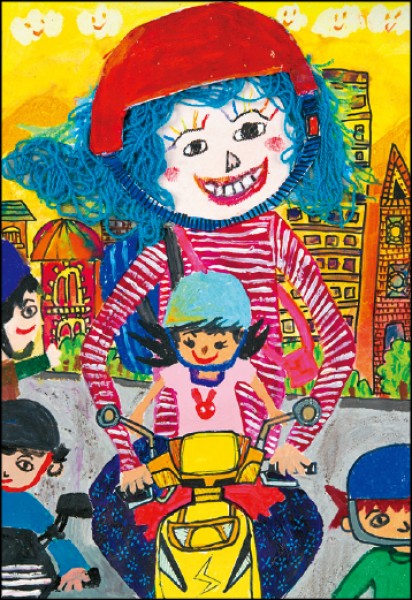 低年級組首獎：黃妍尹 作品名稱：媽媽載我上學去