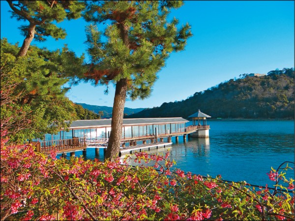 濱名湖渡輪的停靠站除了館山寺港之外，還有瀨戶港。