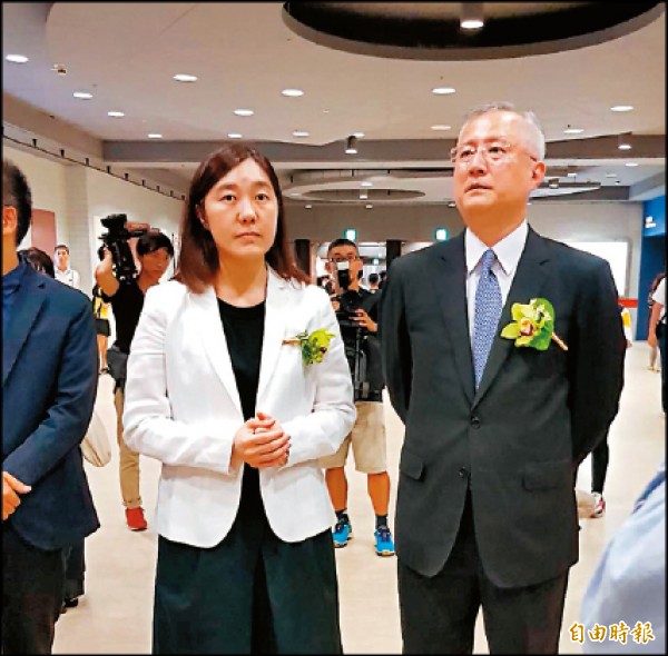 吳旻潔（左）接掌誠品後首度露面。（記者凌美雪攝）