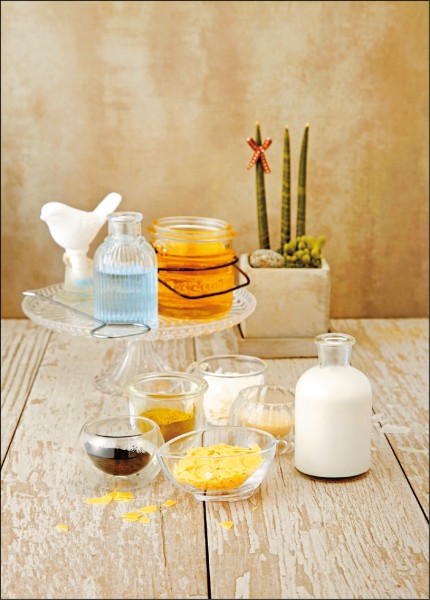 選擇符合自己膚質、幾乎無添加化學成分，能親自製作的天然保養品，無疑是一種友善環境、有益肌膚的健康選擇。