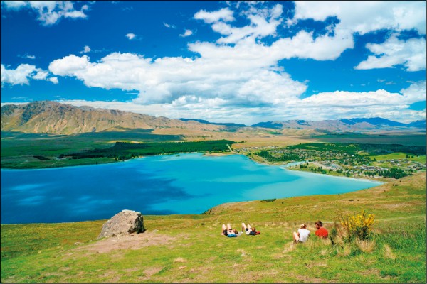 綠松石藍的蒂卡波湖。